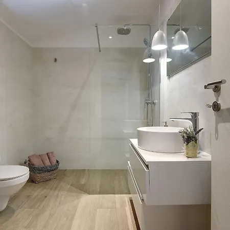 Modern Omnia With Pool And Grill In Pula Вилла