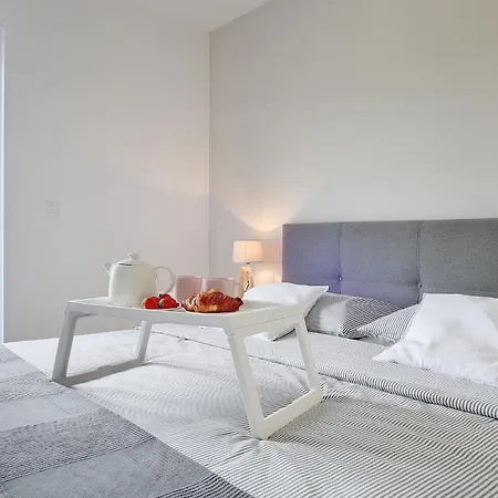 Modern Omnia With Pool And Grill In Pula Villa *