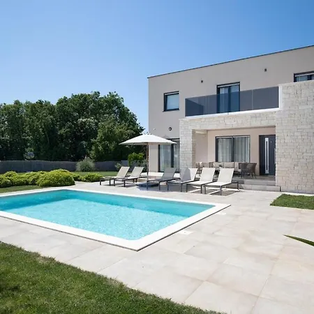 Modern Omnia With Pool And Grill In Pula 빌라 *