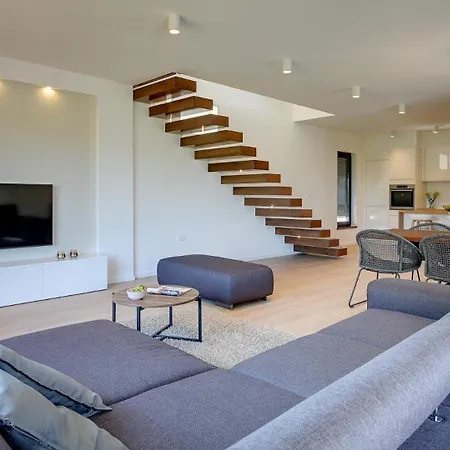 Villa Modern Omnia With Pool And Grill In Pula *