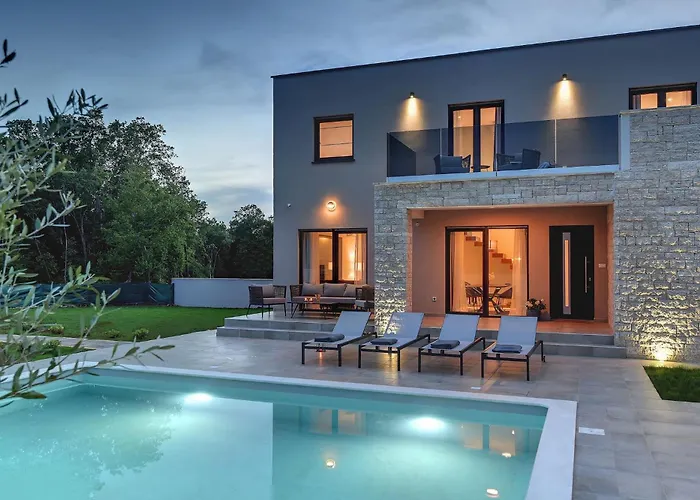 Modern Omnia With Pool And Grill In Pula Villa Loborika
